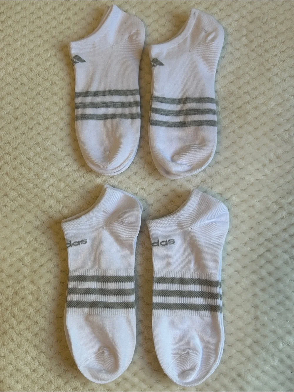 NWOT Adidas White Low-Cut Athletic Socks With Gray Stripes - 4 Pairs Medium